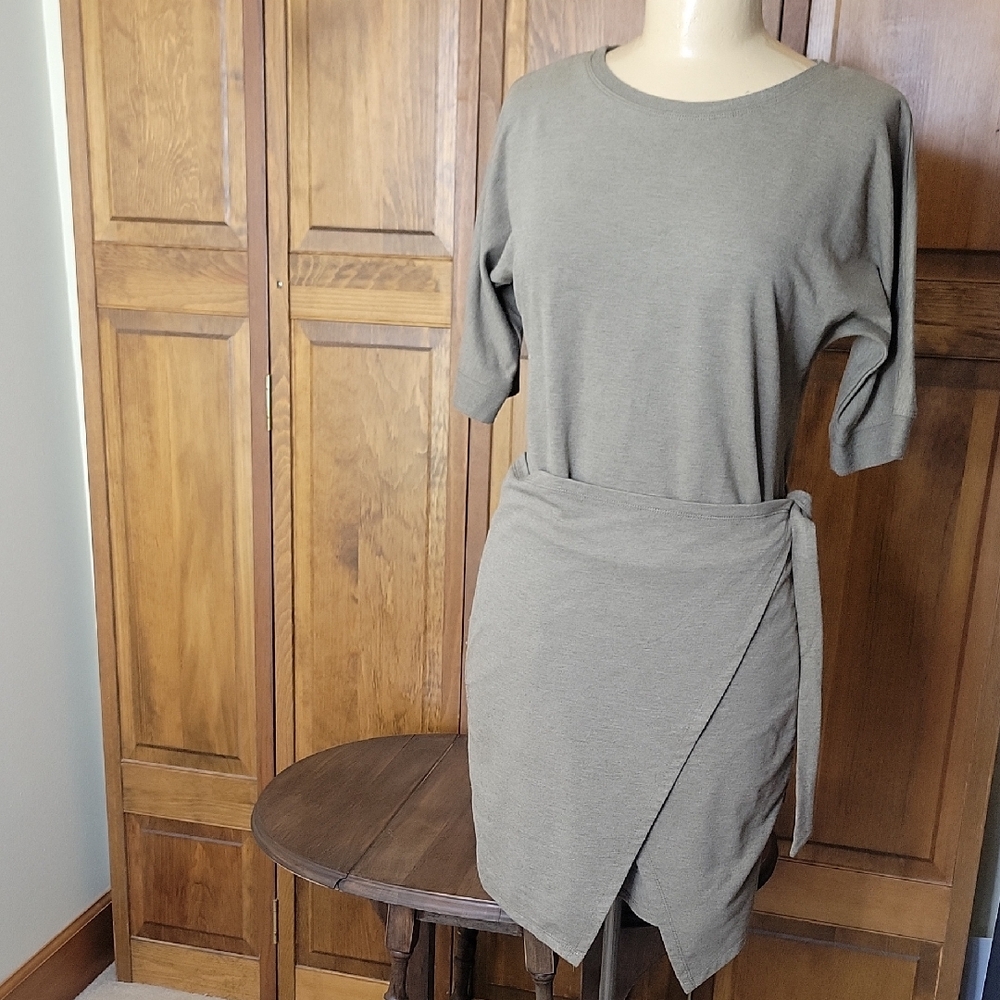 Mind/Matter Faux Wrap Dress Sz S